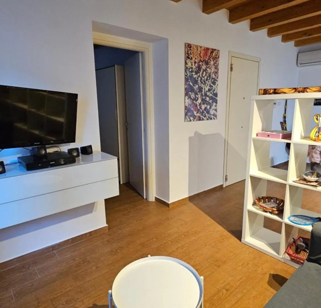 Lumilo House Apartment Palermo 0*,  Italy